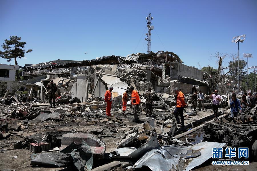 Explosão de carro-bomba deixa pelo menos 80 mortos e 350 feridos