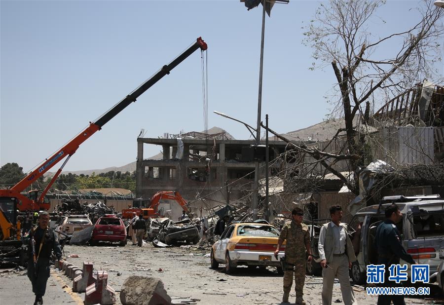 Explosão de carro-bomba deixa pelo menos 80 mortos e 350 feridos