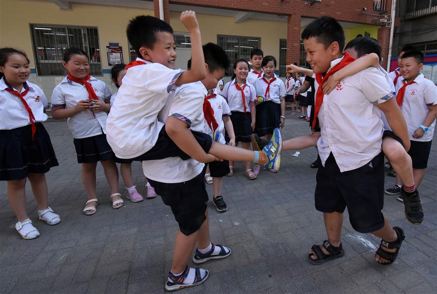 Celebrações do Dia das Crianças ao redor da China