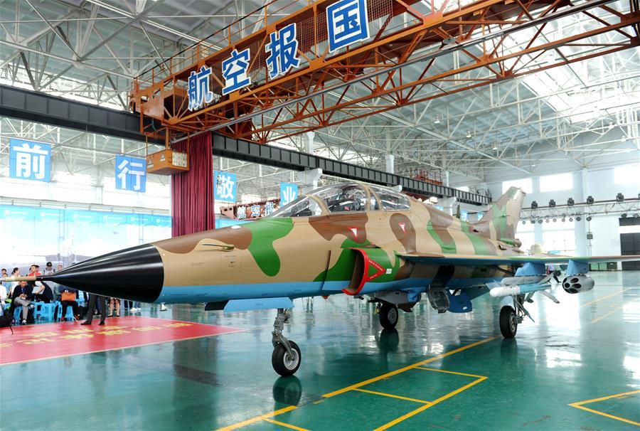 Versão de exportação da aeronave chinesa FTC-2000 sai da linha de produção