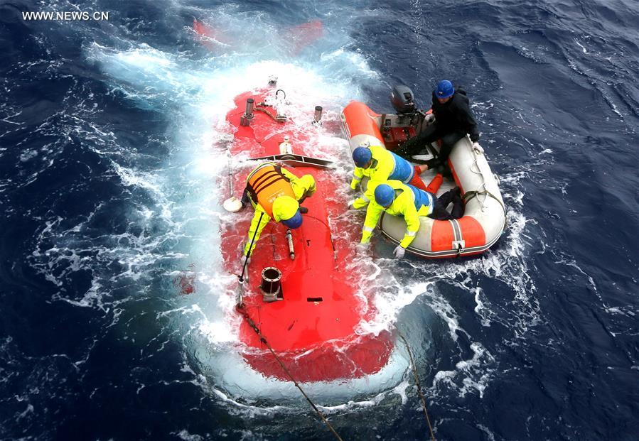 Submarino chinês Jiaolong completa 2º mergulho na Fossa de Yap