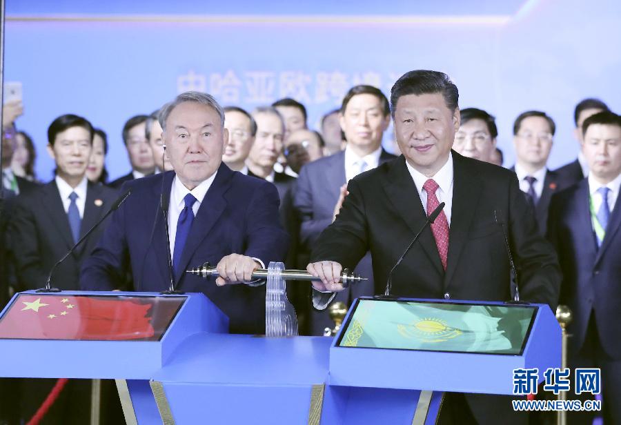 Xi visita pavilhão chinês da Expo Astana e pede melhor transporte transfronteiriço