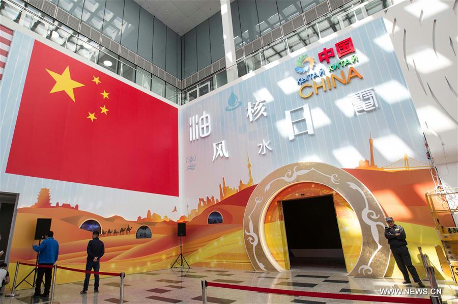 Xi visita pavilhão chinês da Expo Astana e pede melhor transporte transfronteiriço