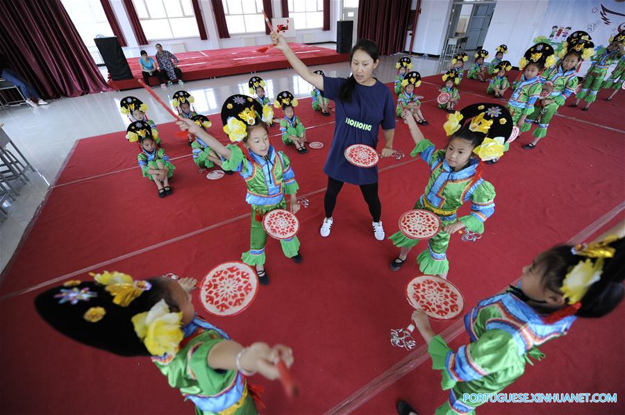 Alunos aprendem sobre cultura tradicional em Hebei