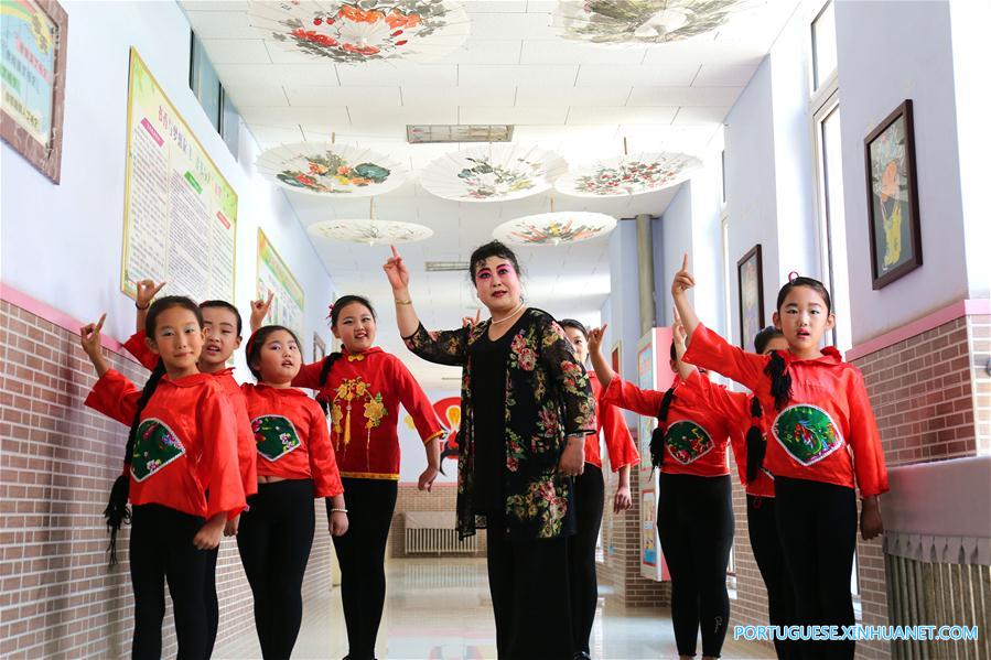 Alunos aprendem sobre cultura tradicional em Hebei
