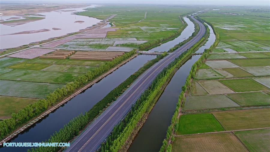 Dez cidades de Ningxia localizadas ao longo de rio Amarelo são ligadas por estrada