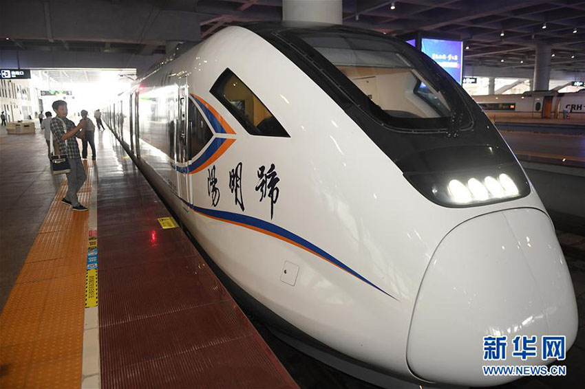 Primeiro trem interurbano de 160km/h da China inicia operações de teste