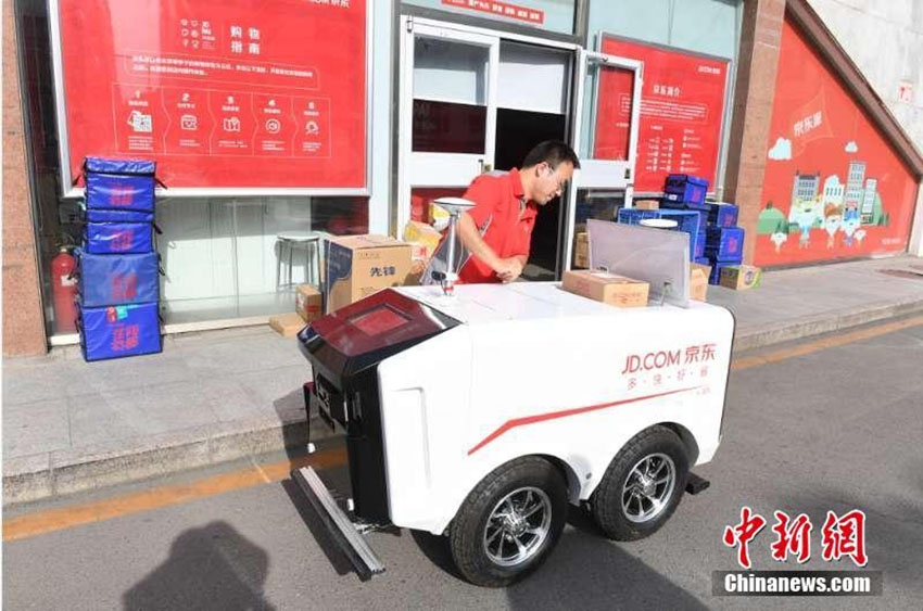 Gigante chinês do comércio eletrônico usa robôs para entregar encomendas