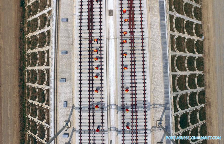 Ferrovia de alta velocidade Beijing-Shenyang em construção no nordeste da China