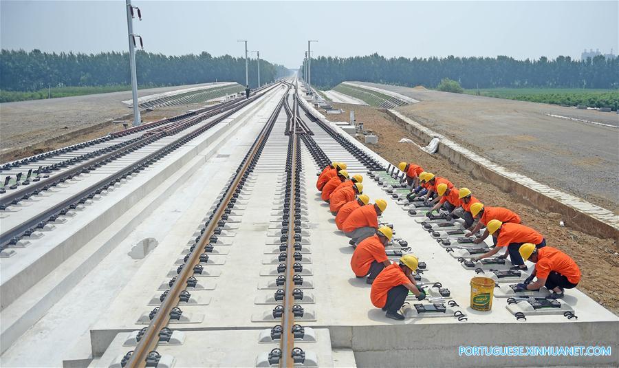 Ferrovia de alta velocidade Beijing-Shenyang em construção no nordeste da China
