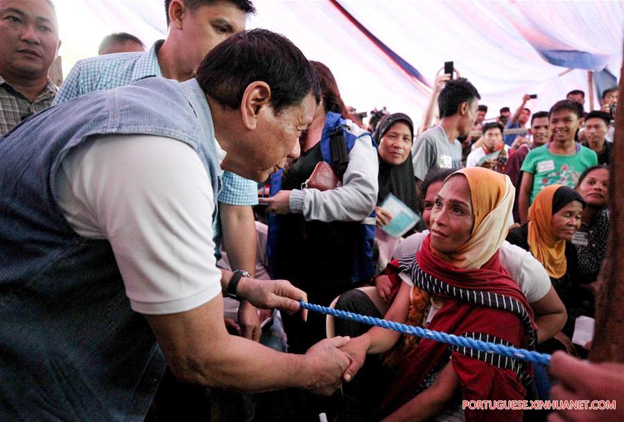 Duterte pede desculpas às famílias deslocadas de Marawi devido à lei marcial