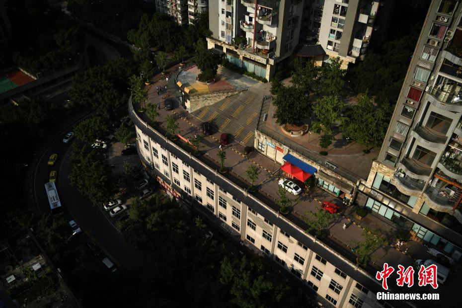 Insólito: Rua construída sobre edifício em Chongqing se torna viral nas redes sociais