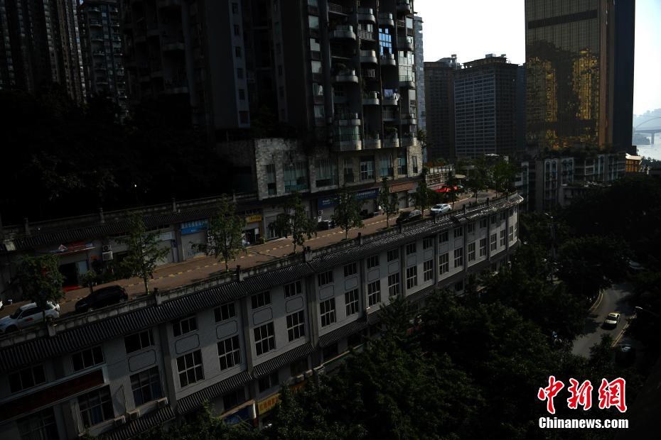 Insólito: Rua construída sobre edifício em Chongqing se torna viral nas redes sociais