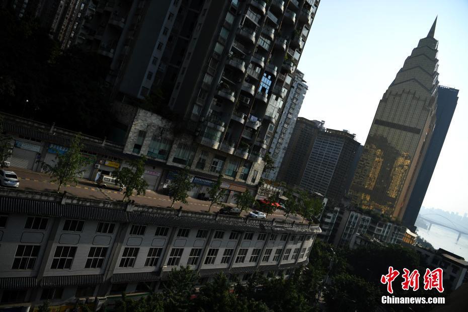 Insólito: Rua construída sobre edifício em Chongqing se torna viral nas redes sociais