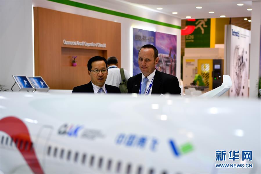 China exibe pela primeira vez disposição da cabine da aeronave de passageiros C929 no Show Aéreo de Paris