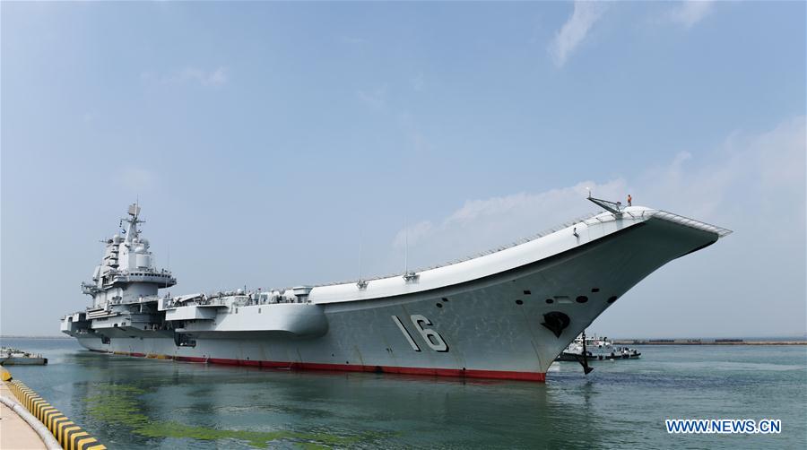 Frota chinesa encabeçada por porta-aviões zarpa rumo a missão de treinamento