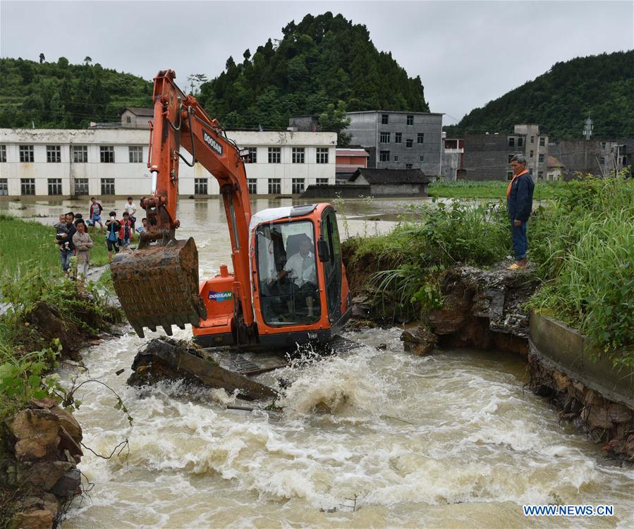 Várias regiões da China sofrem com inundações após chuvas torrenciais