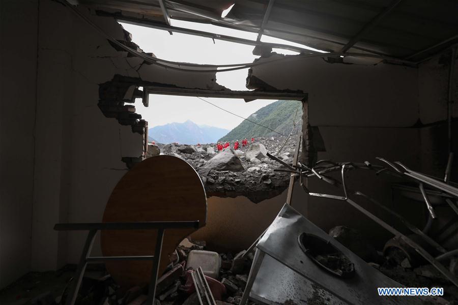 Deslizamento de terras em Sichuan soterra aldeia, 93 pessoas desaparecidas