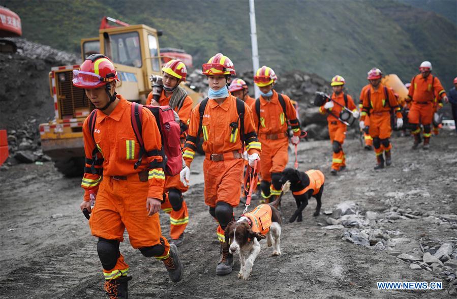 Deslizamento de terras em Sichuan soterra aldeia, 93 pessoas desaparecidas