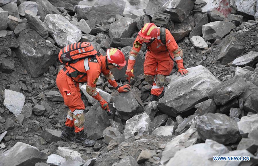 Deslizamento de terras em Sichuan soterra aldeia, 93 pessoas desaparecidas