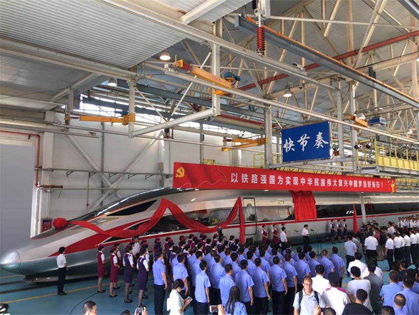 China: Novos trens-bala entram em circulação entre Beijing e Shanghai