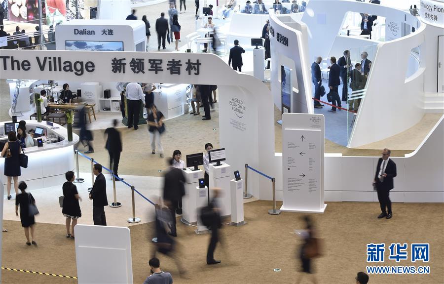 “Tecnologia do futuro” exibida durante o Fórum Davos de Verão em Dalian