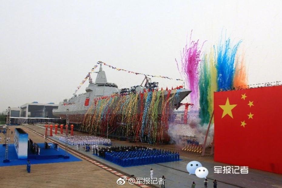 China lança à água primeiro contratorpedeiro de 10 mil toneladas