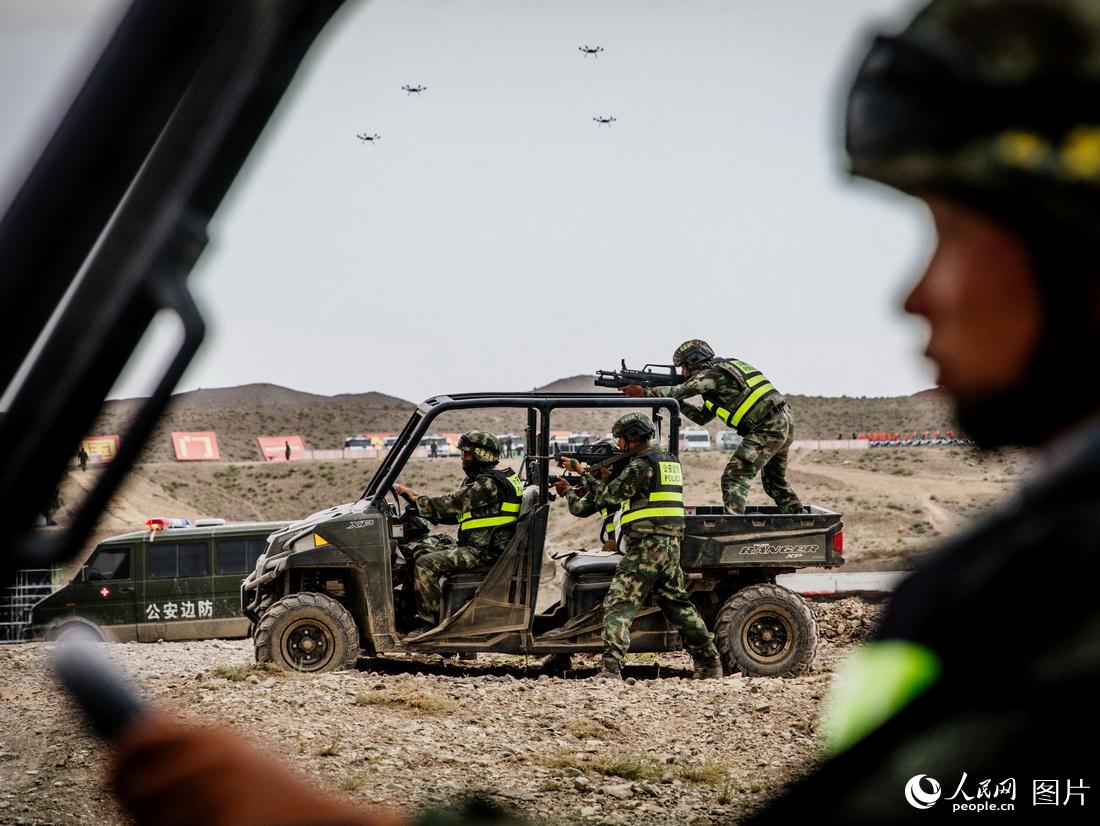 China e Quirguistão realizam exercício militar antiterrorista conjunto
