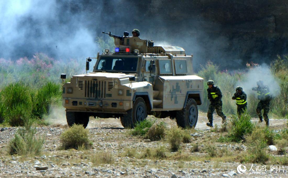 China e Quirguistão realizam exercício militar antiterrorista conjunto