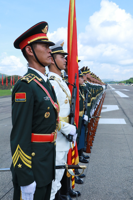 Presidente Xi inspeciona guarnição do ELP em Hong Kong