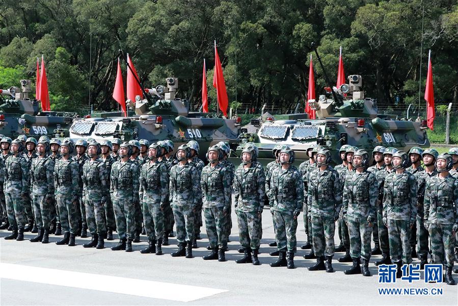 Presidente Xi inspeciona guarnição do ELP em Hong Kong