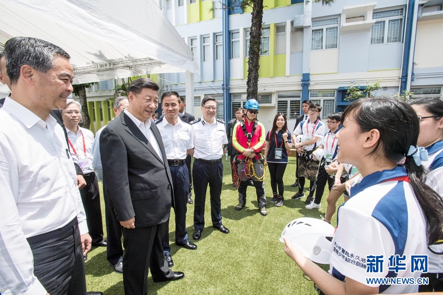 Xi convida jovens de Hong Kong a servir a cidade e o país