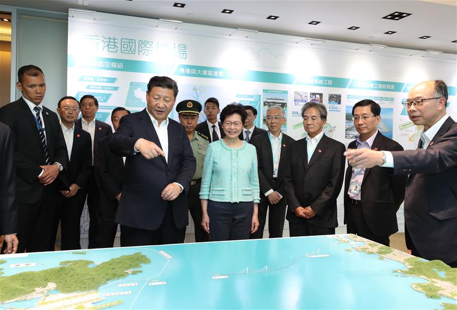 Xi Jinping inspeciona projetos de infra-estrutura em Hong Kong