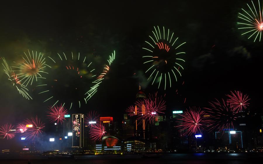 Hong Kong celebra 20º aniversário do retorno à pátria com espetáculo de fogo de artifício