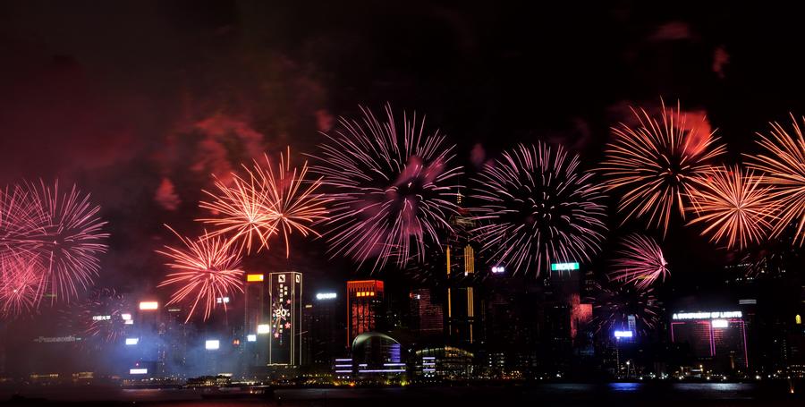 Hong Kong celebra 20º aniversário do retorno à pátria com espetáculo de fogo de artifício