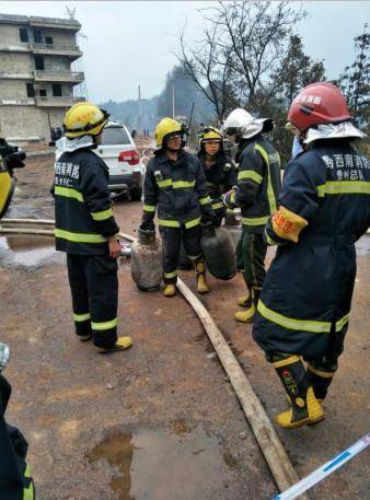 Explosão de gasoduto deixa 8 mortos e 35 feridos no sudoeste da China