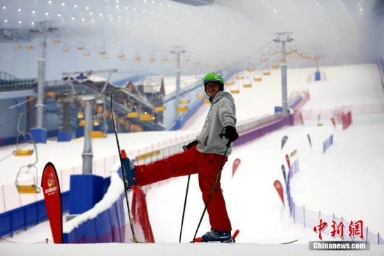 Maior estância de esqui coberta inaugurada em Harbin