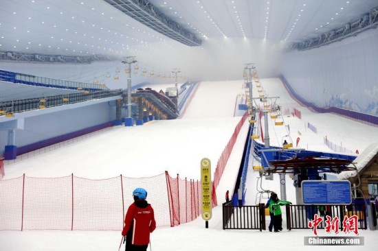 Maior estância de esqui coberta inaugurada em Harbin