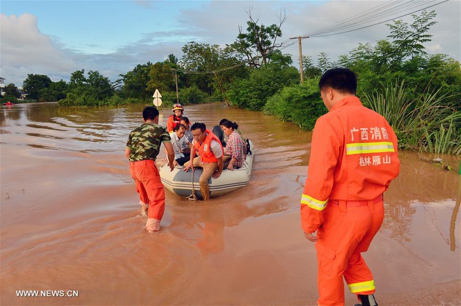 Inundações em Guangxi deixam 16 mortos e levam à evacuação de 94 mil pessoas 