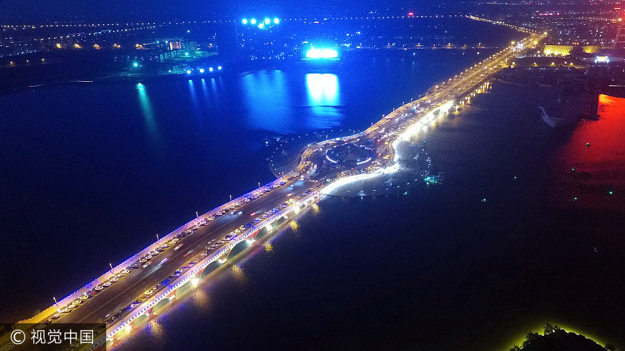 Ponte chinesa em destaque pela sua forma peculiar