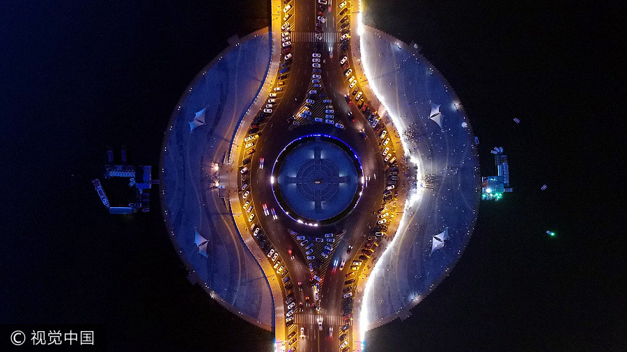 Ponte chinesa em destaque pela sua forma peculiar