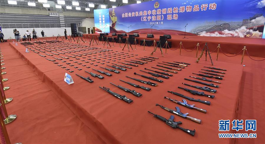 China destrói armas ilegais e explosivos