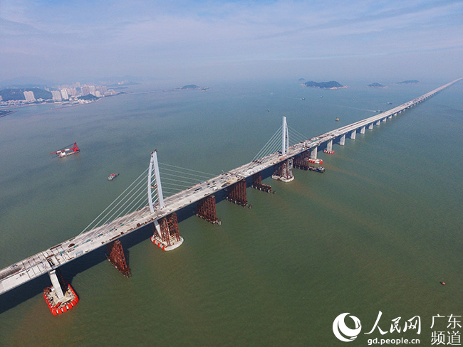 Concluída secção principal da Ponte Zhuhai-Hong Kong-Macau