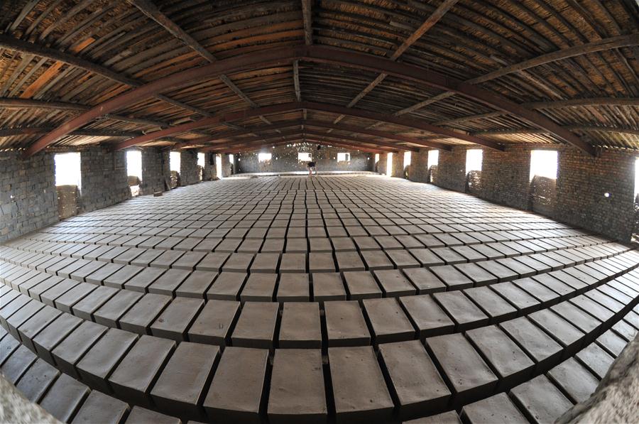 Fábrica em Hebei produz tijolos feitos à mão ao estilo tradicional chinês
