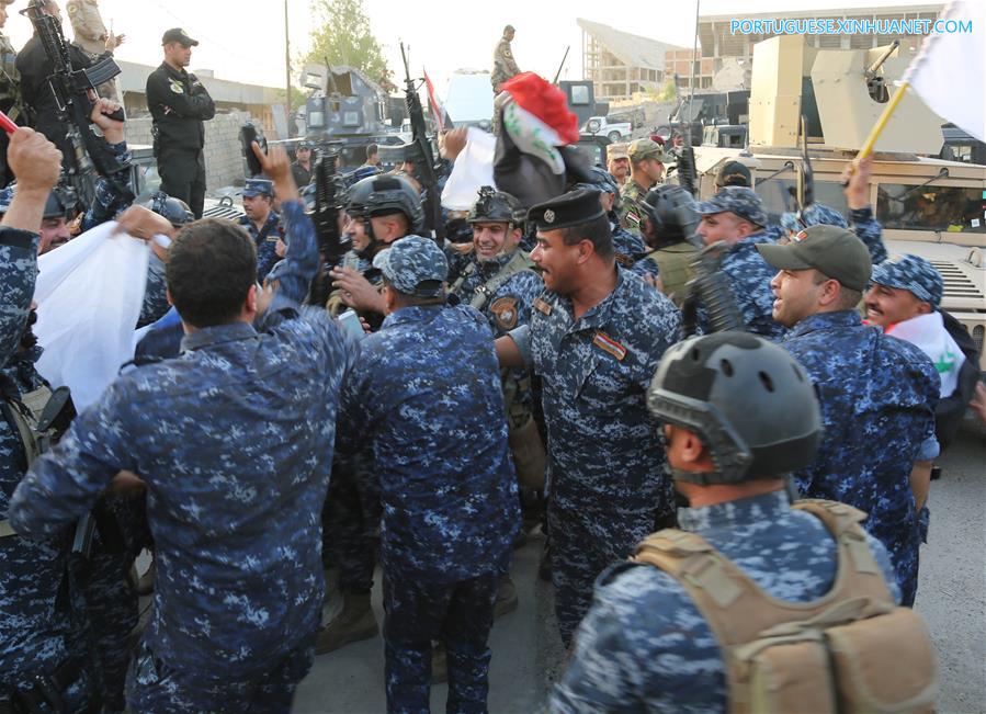 Iraquianos comemoram vitória histórica sobre o Estado Islâmico em Mosul