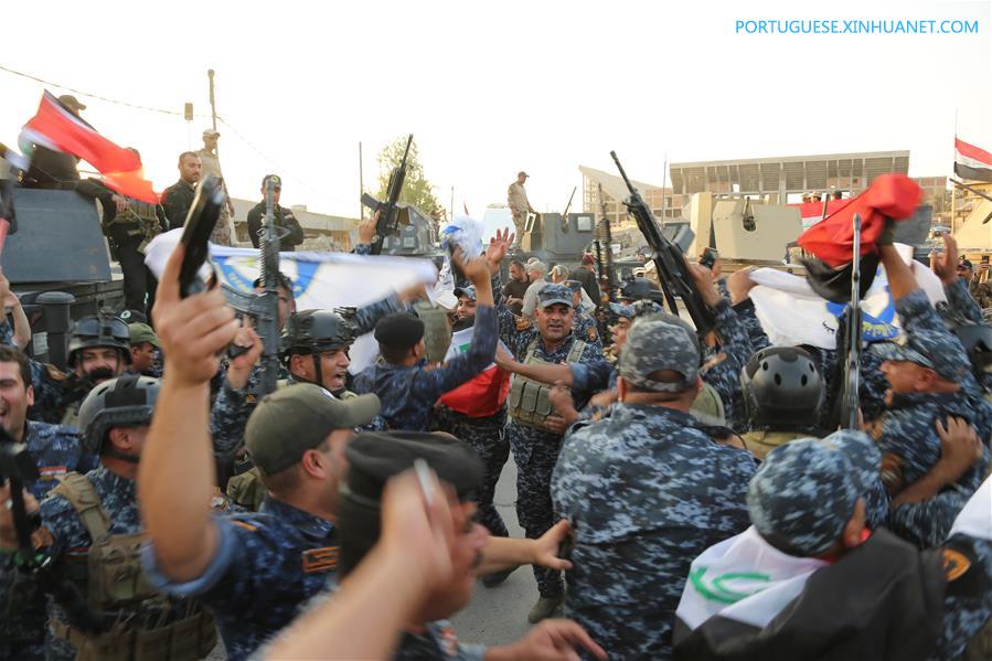 Iraquianos comemoram vitória histórica sobre o Estado Islâmico em Mosul