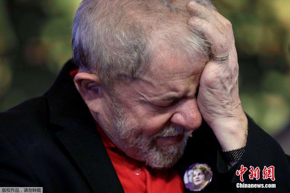  Ex-presidente brasileiro Lula condenado a nove anos e meio de prisão