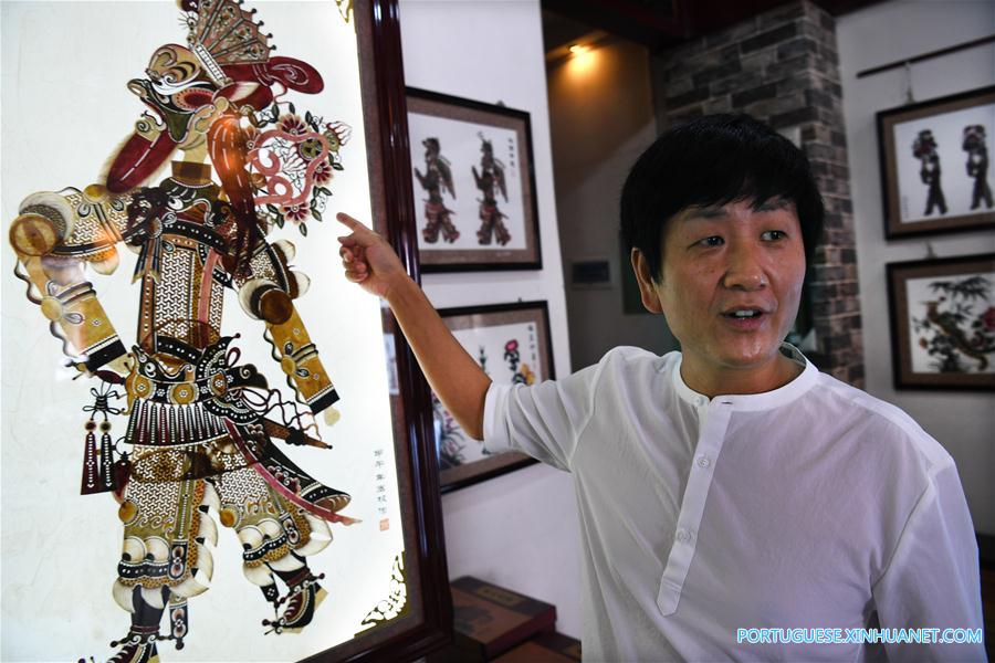 Herdeiro do teatro de sombras combina formas artísticas chinesas e ocidentais