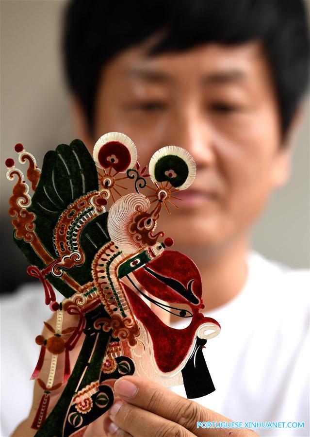 Herdeiro do teatro de sombras combina formas artísticas chinesas e ocidentais