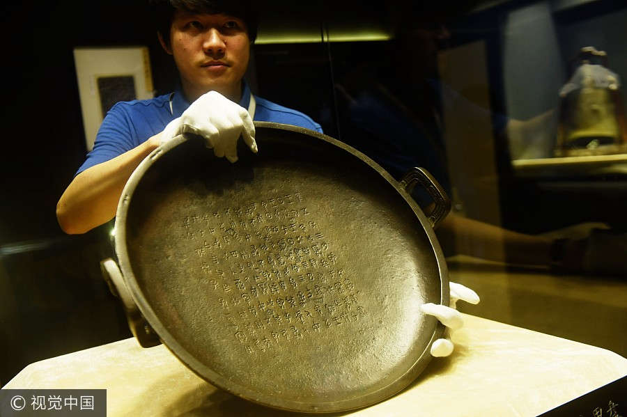 Prato de bronze da dinastia Zhou Ocidental bate recorde em leilão